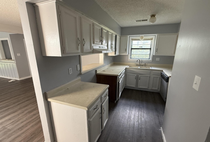 6209 RIDGELINE DR, Memphis, Tennessee 38115, 3 Bedroom Bedrooms, 5 Room Rooms,2 BathroomBathrooms,Residential,For Sale,RIDGELINE,0,10226309