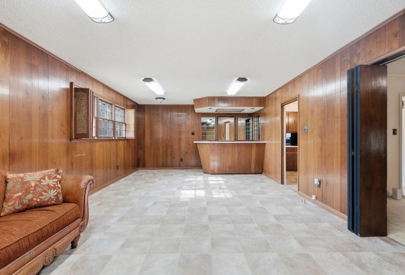 981 MCLEAN BLVD, Memphis, Tennessee 38107, 4 Bedroom Bedrooms, 9 Room Rooms,2.1 BathroomBathrooms,Residential,For Sale,MCLEAN,0,10226116