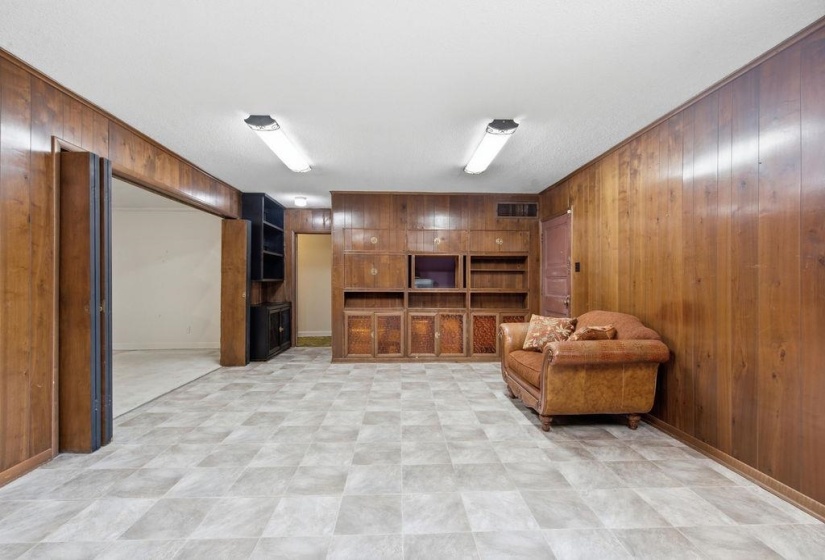 981 MCLEAN BLVD, Memphis, Tennessee 38107, 4 Bedroom Bedrooms, 9 Room Rooms,2.1 BathroomBathrooms,Residential,For Sale,MCLEAN,0,10226116