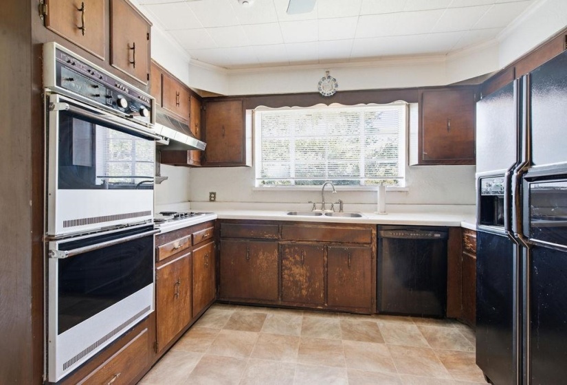 981 MCLEAN BLVD, Memphis, Tennessee 38107, 4 Bedroom Bedrooms, 9 Room Rooms,2.1 BathroomBathrooms,Residential,For Sale,MCLEAN,0,10226116