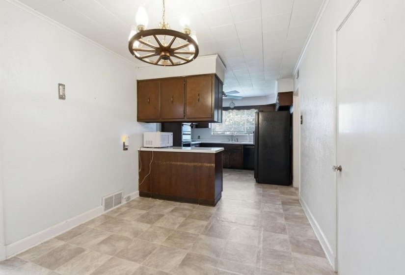 981 MCLEAN BLVD, Memphis, Tennessee 38107, 4 Bedroom Bedrooms, 9 Room Rooms,2.1 BathroomBathrooms,Residential,For Sale,MCLEAN,0,10226116