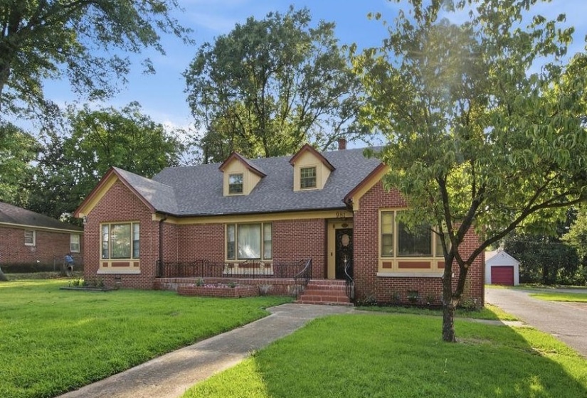 981 MCLEAN BLVD, Memphis, Tennessee 38107, 4 Bedroom Bedrooms, 9 Room Rooms,2.1 BathroomBathrooms,Residential,For Sale,MCLEAN,0,10226116