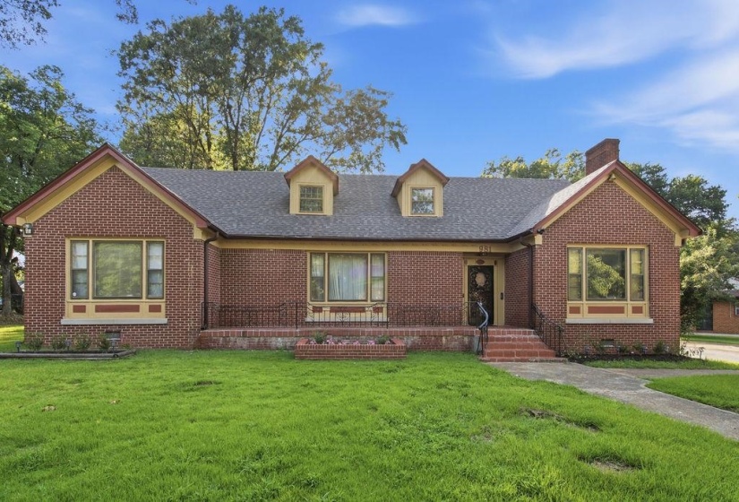 981 MCLEAN BLVD, Memphis, Tennessee 38107, 4 Bedroom Bedrooms, 9 Room Rooms,2.1 BathroomBathrooms,Residential,For Sale,MCLEAN,0,10226116