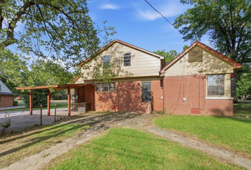 981 MCLEAN BLVD, Memphis, Tennessee 38107, 4 Bedroom Bedrooms, 9 Room Rooms,2.1 BathroomBathrooms,Residential,For Sale,MCLEAN,0,10226116