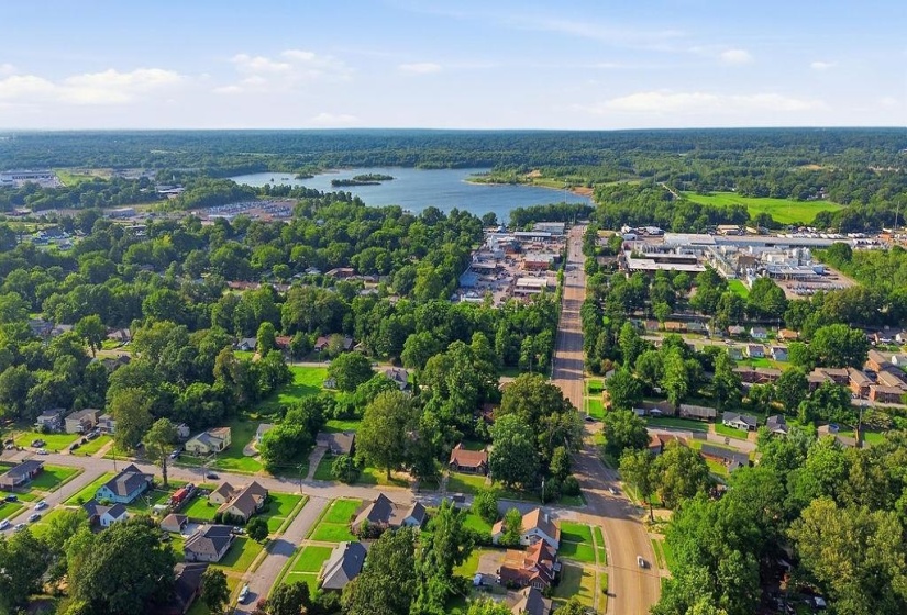 981 MCLEAN BLVD, Memphis, Tennessee 38107, 4 Bedroom Bedrooms, 9 Room Rooms,2.1 BathroomBathrooms,Residential,For Sale,MCLEAN,0,10226116