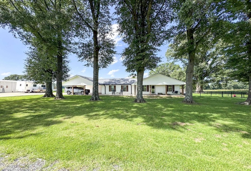 948 GEORGE WEAKLEY RD, Dyersburg, Tennessee 38024, 3 Bedroom Bedrooms, 6 Room Rooms,2 BathroomBathrooms,Residential,For Sale,GEORGE WEAKLEY,0,10226616