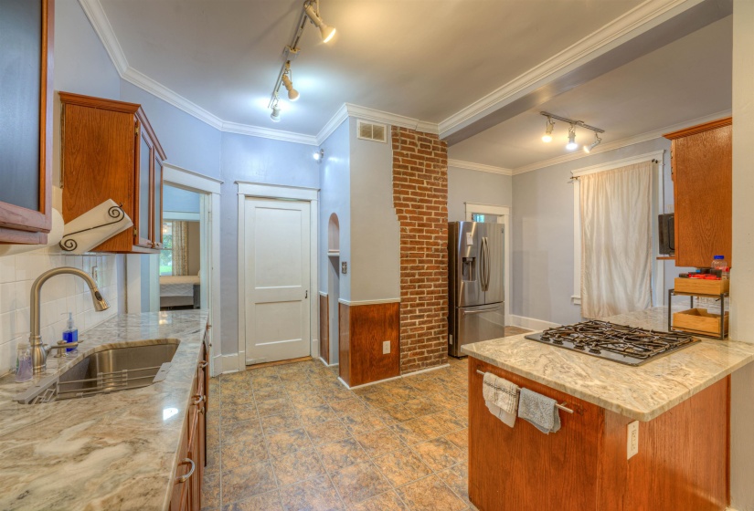 30 BARKSDALE ST, Memphis, Tennessee 38104, 5 Bedroom Bedrooms, 11 Room Rooms,3 BathroomBathrooms,Residential,For Sale,BARKSDALE,0,10226829