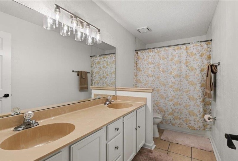 1952 WESTBRIAR CIR, Memphis, Tennessee 38016, 4 Bedroom Bedrooms, 9 Room Rooms,2.1 BathroomBathrooms,Residential,For Sale,WESTBRIAR,0,10226312
