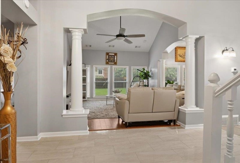 1952 WESTBRIAR CIR, Memphis, Tennessee 38016, 4 Bedroom Bedrooms, 9 Room Rooms,2.1 BathroomBathrooms,Residential,For Sale,WESTBRIAR,0,10226312