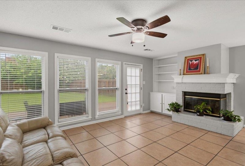1952 WESTBRIAR CIR, Memphis, Tennessee 38016, 4 Bedroom Bedrooms, 9 Room Rooms,2.1 BathroomBathrooms,Residential,For Sale,WESTBRIAR,0,10226312