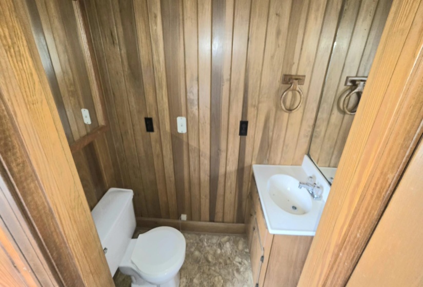 204 LICK CREEK RD, Linden, Tennessee 37096, 3 Bedroom Bedrooms, 9 Room Rooms,1.1 BathroomBathrooms,Residential,For Sale,LICK CREEK,0,10227162