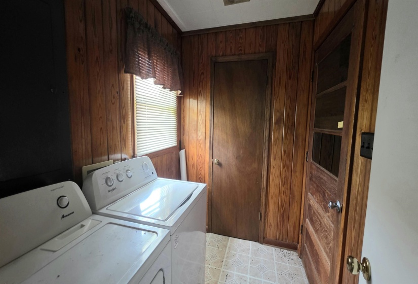 204 LICK CREEK RD, Linden, Tennessee 37096, 3 Bedroom Bedrooms, 9 Room Rooms,1.1 BathroomBathrooms,Residential,For Sale,LICK CREEK,0,10227162
