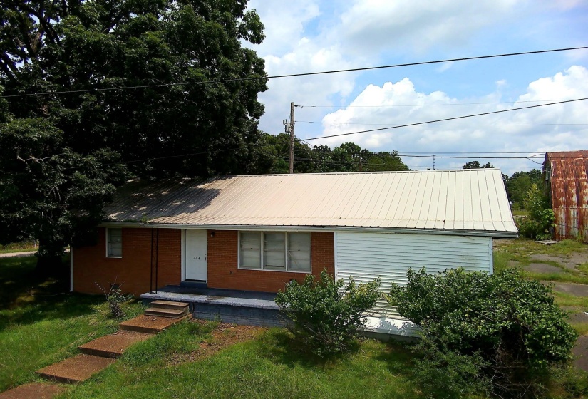 204 LICK CREEK RD, Linden, Tennessee 37096, 3 Bedroom Bedrooms, 9 Room Rooms,1.1 BathroomBathrooms,Residential,For Sale,LICK CREEK,0,10227162