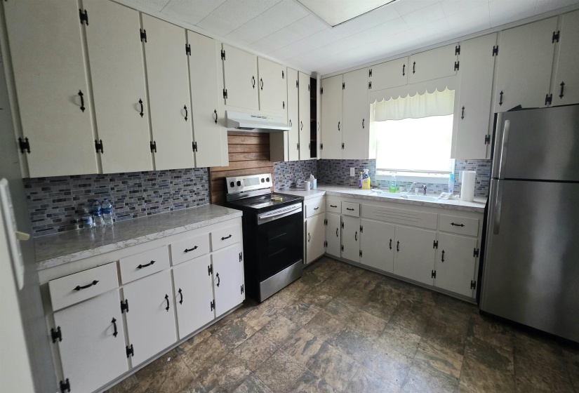 204 LICK CREEK RD, Linden, Tennessee 37096, 3 Bedroom Bedrooms, 9 Room Rooms,1.1 BathroomBathrooms,Residential,For Sale,LICK CREEK,0,10227162