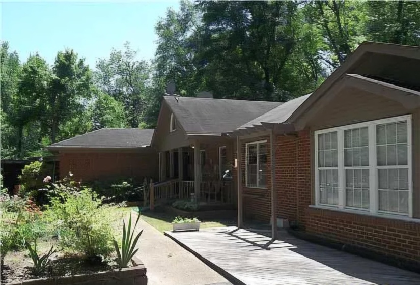 3877 LAKEWOOD DR, Memphis, Tennessee 38128, 3 Bedroom Bedrooms, 8 Room Rooms,3 BathroomBathrooms,Residential,For Sale,LAKEWOOD,0,10226229