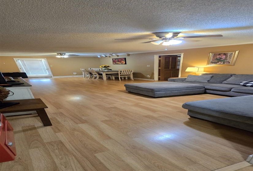 3877 LAKEWOOD DR, Memphis, Tennessee 38128, 3 Bedroom Bedrooms, 8 Room Rooms,3 BathroomBathrooms,Residential,For Sale,LAKEWOOD,0,10226229