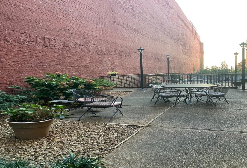 107 FRONT ST, Memphis, Tennessee 38103, 1 Bedroom Bedrooms, 1 Room Rooms,1 BathroomBathrooms,Residential,For Sale,FRONT,0,10227456