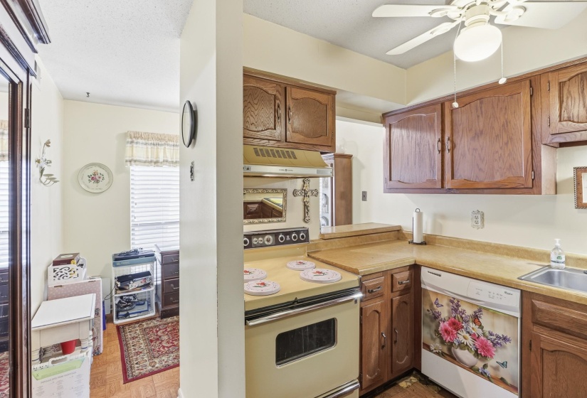4014 GRAHAM OAKS CT, Memphis, Tennessee 38122, 3 Bedroom Bedrooms, 6 Room Rooms,2.1 BathroomBathrooms,Residential,For Sale,GRAHAM OAKS,0,10224032