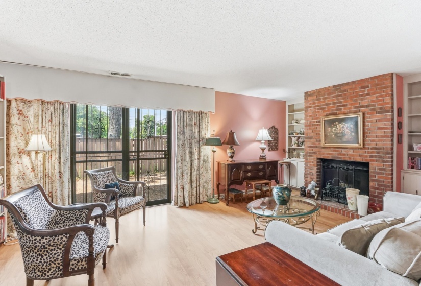 4014 GRAHAM OAKS CT, Memphis, Tennessee 38122, 3 Bedroom Bedrooms, 6 Room Rooms,2.1 BathroomBathrooms,Residential,For Sale,GRAHAM OAKS,0,10224032