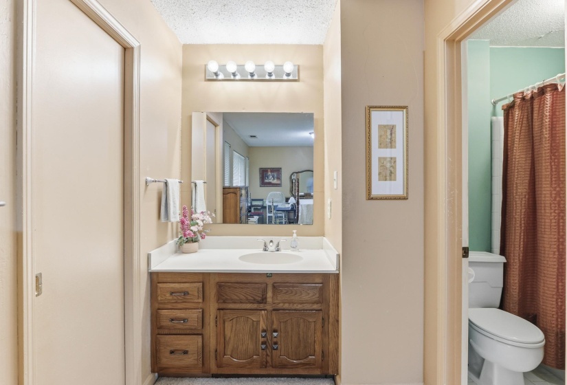 4014 GRAHAM OAKS CT, Memphis, Tennessee 38122, 3 Bedroom Bedrooms, 6 Room Rooms,2.1 BathroomBathrooms,Residential,For Sale,GRAHAM OAKS,0,10224032