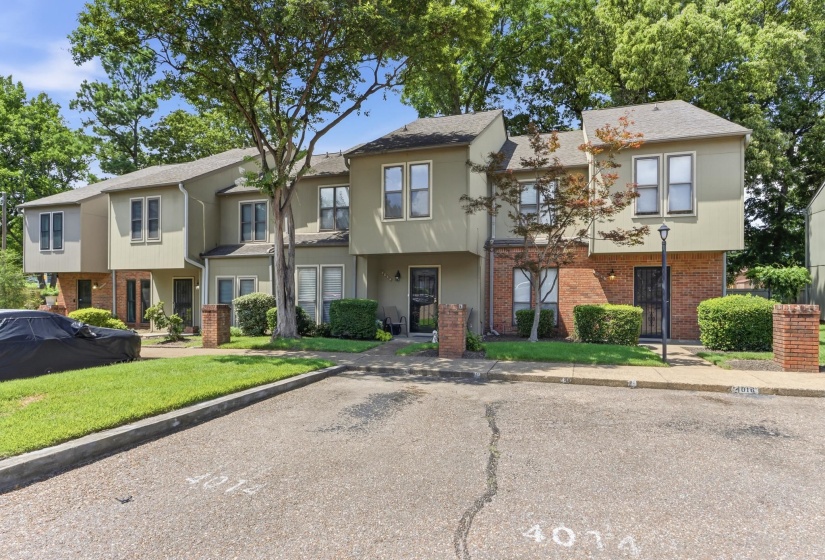 4014 GRAHAM OAKS CT, Memphis, Tennessee 38122, 3 Bedroom Bedrooms, 6 Room Rooms,2.1 BathroomBathrooms,Residential,For Sale,GRAHAM OAKS,0,10224032