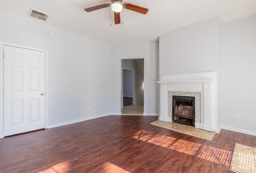 1517 COURT AVE, Memphis, Tennessee 38104, 3 Bedroom Bedrooms, 0 ,1 BathroomBathrooms,Duplexes,For Sale,COURT,0,10228595