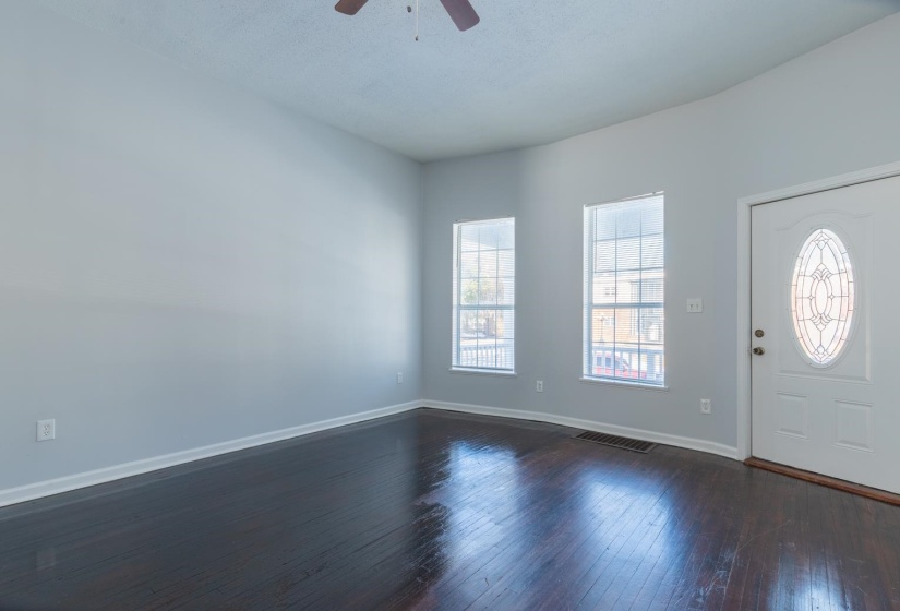 1517 COURT AVE, Memphis, Tennessee 38104, 3 Bedroom Bedrooms, 0 ,1 BathroomBathrooms,Duplexes,For Sale,COURT,0,10228595