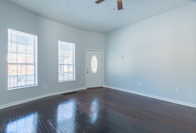 1517 COURT AVE, Memphis, Tennessee 38104, 3 Bedroom Bedrooms, 0 ,1 BathroomBathrooms,Duplexes,For Sale,COURT,0,10228595