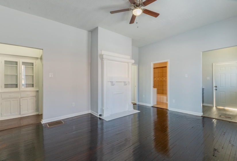 1517 COURT AVE, Memphis, Tennessee 38104, 3 Bedroom Bedrooms, 0 ,1 BathroomBathrooms,Duplexes,For Sale,COURT,0,10228595
