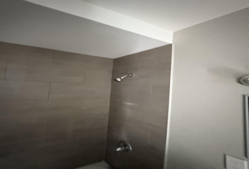 2412 VOLLINTINE AVE, Memphis, Tennessee 38108, 2 Bedroom Bedrooms, 0 ,1 BathroomBathrooms,Duplexes,For Sale,VOLLINTINE,0,10228625