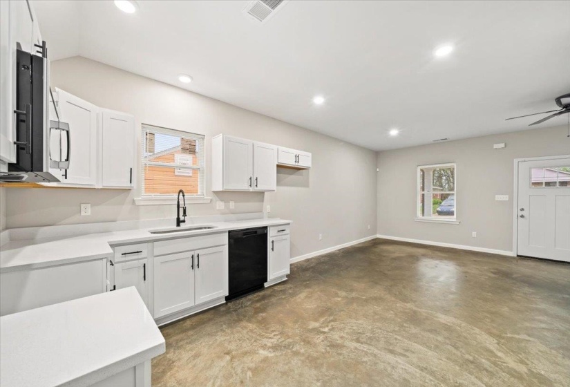 2895 YALE AVE, Memphis, Tennessee 38103, 4 Bedroom Bedrooms, 6 Room Rooms,2 BathroomBathrooms,Rental Properties,For Sale,YALE,0,10228613