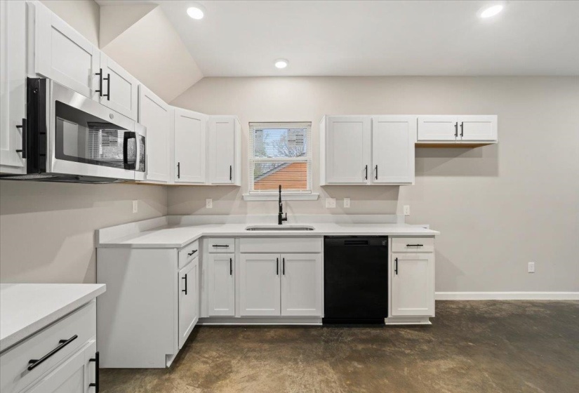 2895 YALE AVE, Memphis, Tennessee 38103, 4 Bedroom Bedrooms, 6 Room Rooms,2 BathroomBathrooms,Rental Properties,For Sale,YALE,0,10228613