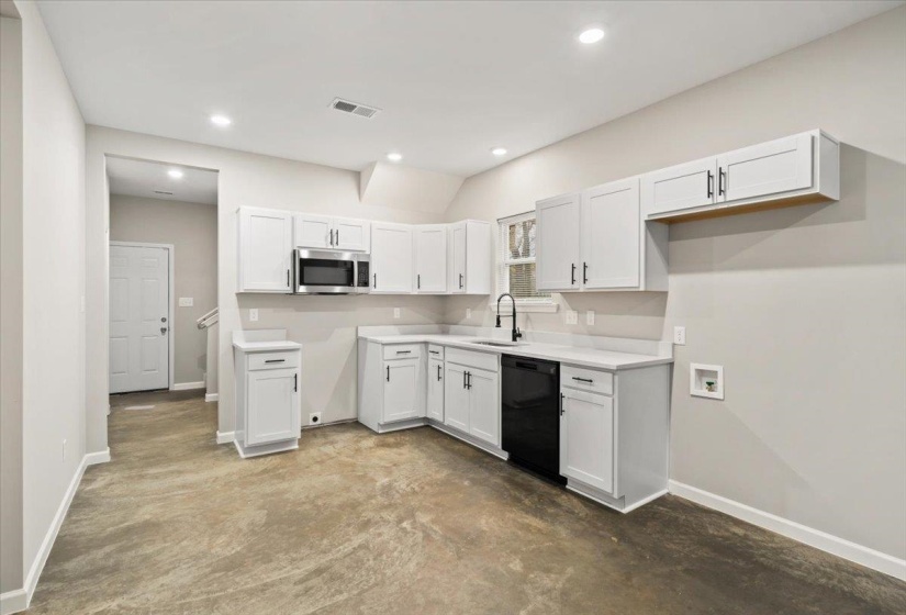 2895 YALE AVE, Memphis, Tennessee 38103, 4 Bedroom Bedrooms, 6 Room Rooms,2 BathroomBathrooms,Rental Properties,For Sale,YALE,0,10228613