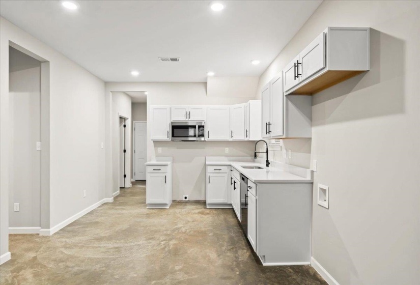 2895 YALE AVE, Memphis, Tennessee 38103, 4 Bedroom Bedrooms, 6 Room Rooms,2 BathroomBathrooms,Rental Properties,For Sale,YALE,0,10228613