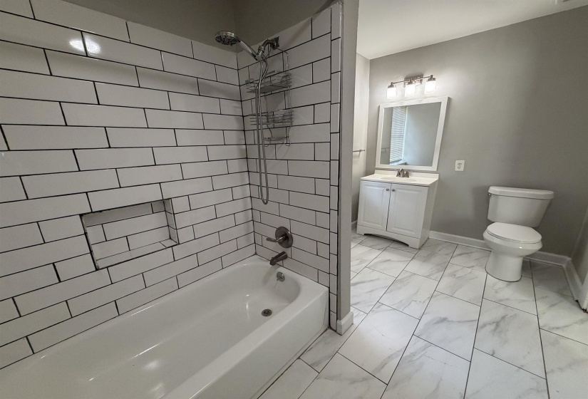 2078 WALKER AVE, Memphis, Tennessee 38104, 5 Bedroom Bedrooms, 8 Room Rooms,2 BathroomBathrooms,Rental Properties,For Sale,WALKER,0,10228617