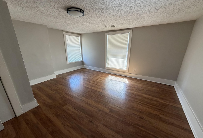 2078 WALKER AVE, Memphis, Tennessee 38104, 5 Bedroom Bedrooms, 8 Room Rooms,2 BathroomBathrooms,Rental Properties,For Sale,WALKER,0,10228617