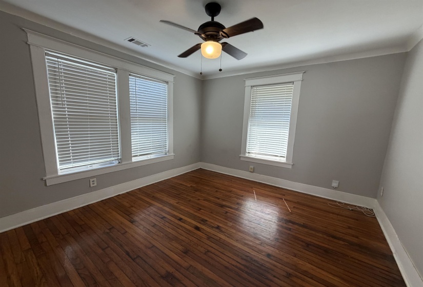 2078 WALKER AVE, Memphis, Tennessee 38104, 5 Bedroom Bedrooms, 8 Room Rooms,2 BathroomBathrooms,Rental Properties,For Sale,WALKER,0,10228617