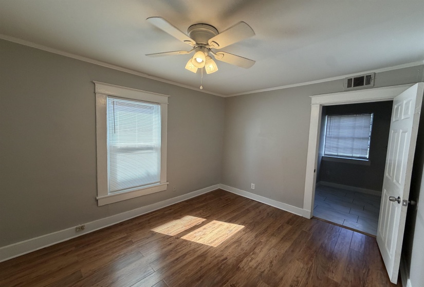 2078 WALKER AVE, Memphis, Tennessee 38104, 5 Bedroom Bedrooms, 8 Room Rooms,2 BathroomBathrooms,Rental Properties,For Sale,WALKER,0,10228617