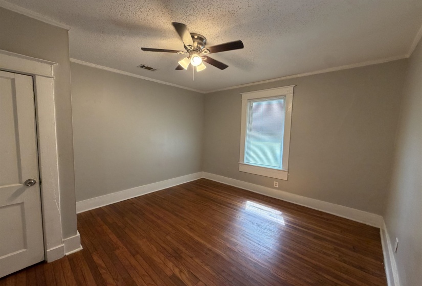 2078 WALKER AVE, Memphis, Tennessee 38104, 5 Bedroom Bedrooms, 8 Room Rooms,2 BathroomBathrooms,Rental Properties,For Sale,WALKER,0,10228617