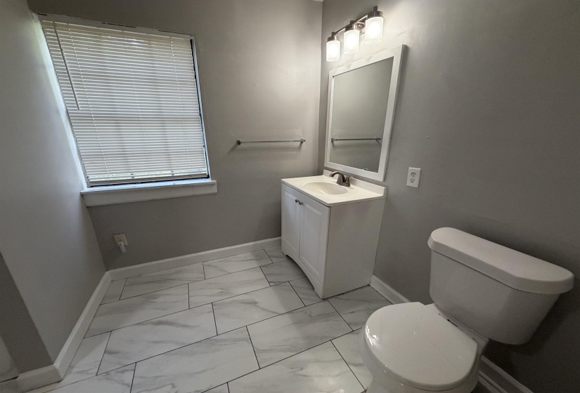 2078 WALKER AVE, Memphis, Tennessee 38104, 5 Bedroom Bedrooms, 8 Room Rooms,2 BathroomBathrooms,Rental Properties,For Sale,WALKER,0,10228617