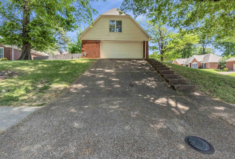 8596 MEADOW GREEN DR, Memphis, Tennessee 38016, 4 Bedroom Bedrooms, 8 Room Rooms,2.1 BathroomBathrooms,Residential,For Sale,MEADOW GREEN,0,10226028