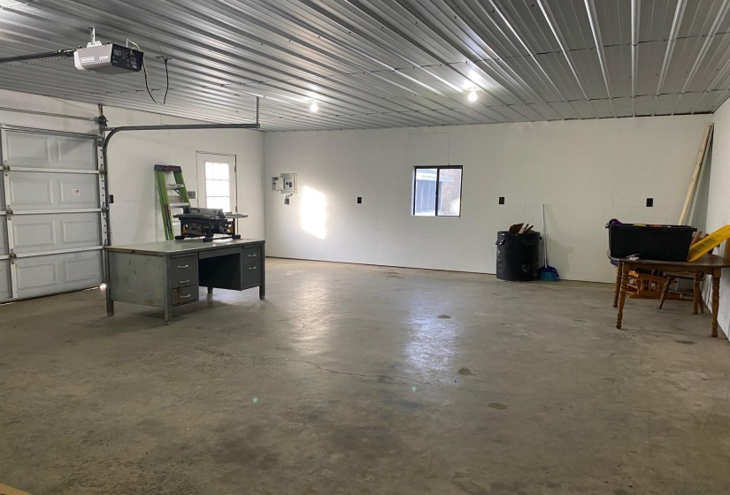 345 PAULINE DR, Adamsville, Tennessee 38310, 3 Bedroom Bedrooms, 7 Room Rooms,1.1 BathroomBathrooms,Residential,For Sale,PAULINE,0,10217615
