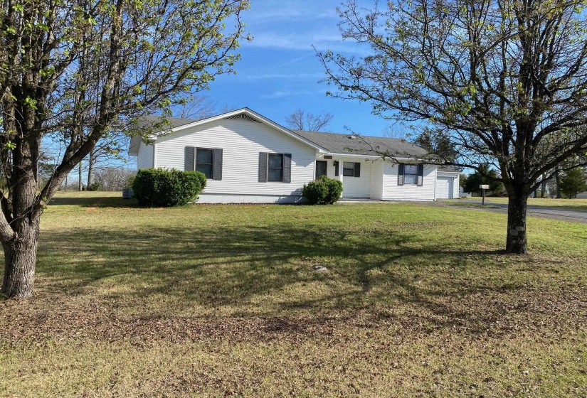 345 PAULINE DR, Adamsville, Tennessee 38310, 3 Bedroom Bedrooms, 7 Room Rooms,1.1 BathroomBathrooms,Residential,For Sale,PAULINE,0,10217615