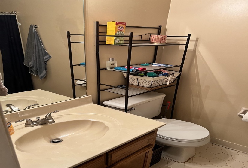 2217 OAK HOLLOW LN, Memphis, Tennessee 38016, 4 Bedroom Bedrooms, 7 Room Rooms,3 BathroomBathrooms,Residential,For Sale,OAK HOLLOW,0,10226813