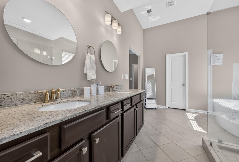 245 LAUREL WOOD LN, Oakland, Tennessee 38060, 4 Bedroom Bedrooms, 9 Room Rooms,3 BathroomBathrooms,Residential,For Sale,LAUREL WOOD,0,10225907