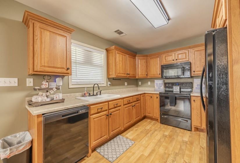 965 ARNOLD LN, Savannah, Tennessee 38372, 2 Bedroom Bedrooms, 9 Room Rooms,2 BathroomBathrooms,Residential,For Sale,ARNOLD,0,10226699
