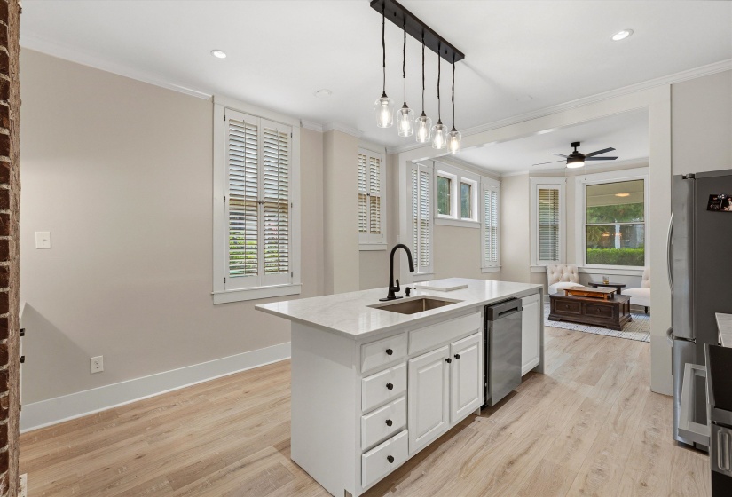 2025 CENTRAL AVE, Memphis, Tennessee 38104, 5 Bedroom Bedrooms, 10 Room Rooms,3.1 BathroomBathrooms,Residential,For Sale,CENTRAL,0,10224951