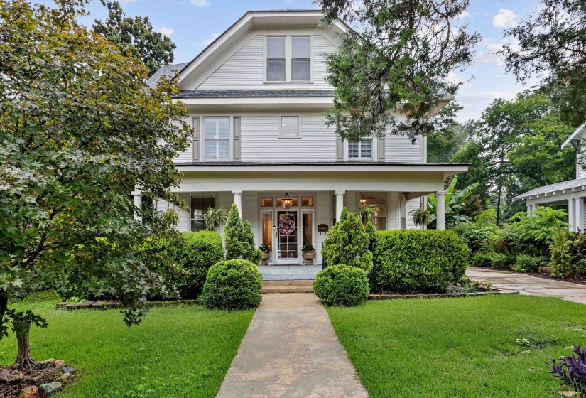 2025 CENTRAL AVE, Memphis, Tennessee 38104, 5 Bedroom Bedrooms, 10 Room Rooms,3.1 BathroomBathrooms,Residential,For Sale,CENTRAL,0,10224951