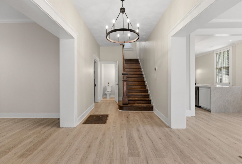 2025 CENTRAL AVE, Memphis, Tennessee 38104, 5 Bedroom Bedrooms, 10 Room Rooms,3.1 BathroomBathrooms,Residential,For Sale,CENTRAL,0,10224951