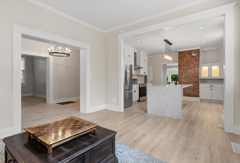 2025 CENTRAL AVE, Memphis, Tennessee 38104, 5 Bedroom Bedrooms, 10 Room Rooms,3.1 BathroomBathrooms,Residential,For Sale,CENTRAL,0,10224951